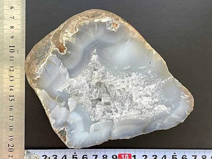 国産天然石　新潟県産　原石　水晶の晶洞