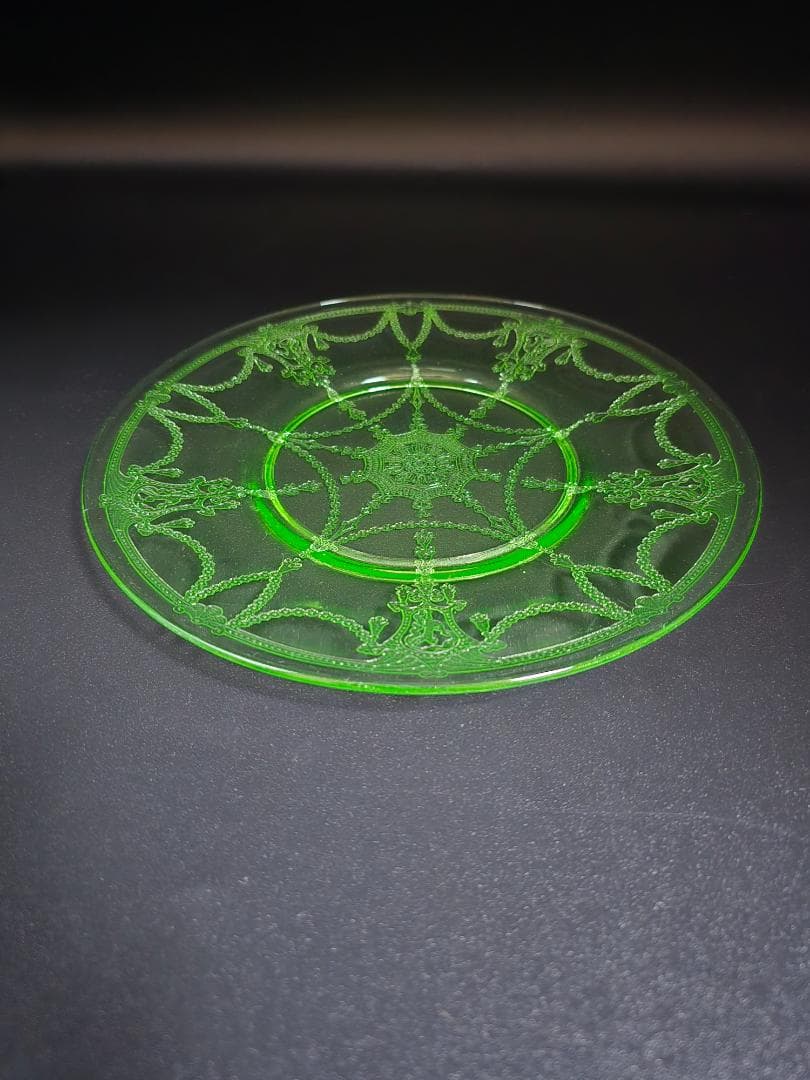 1930年代　アンカーホッキング　カメオグリーン　ウランガラス