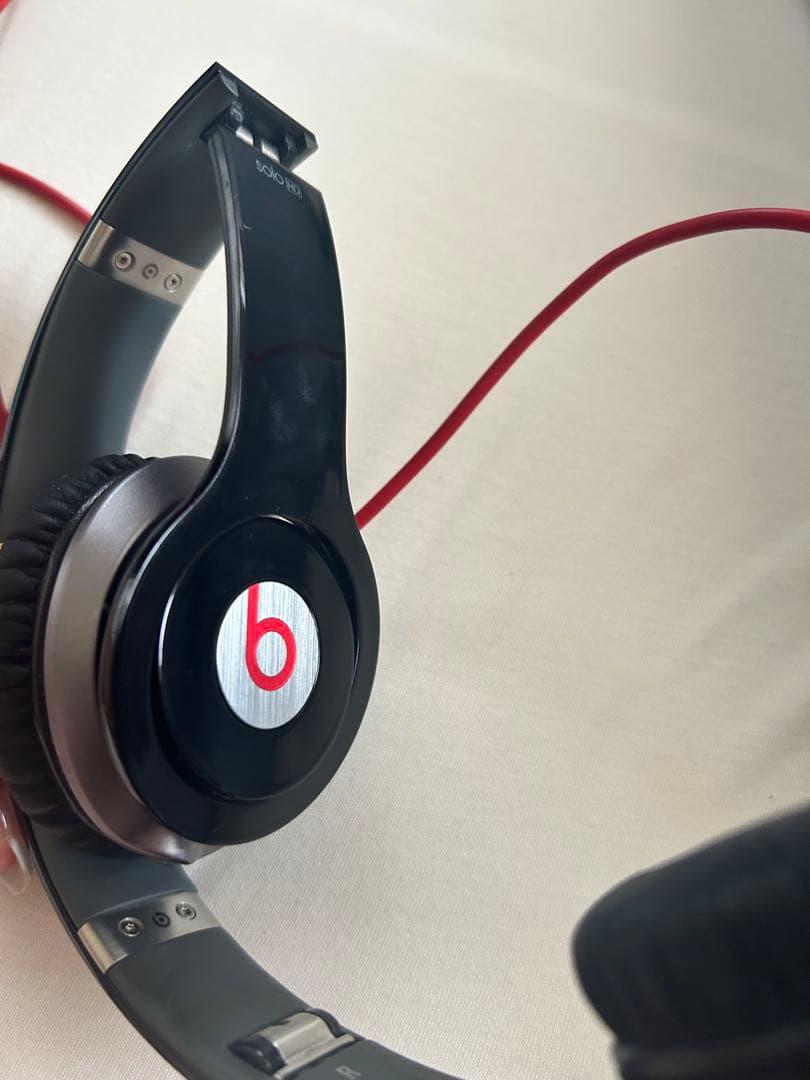 Beats Solo HD ヘッドフォン ブラック/レッド