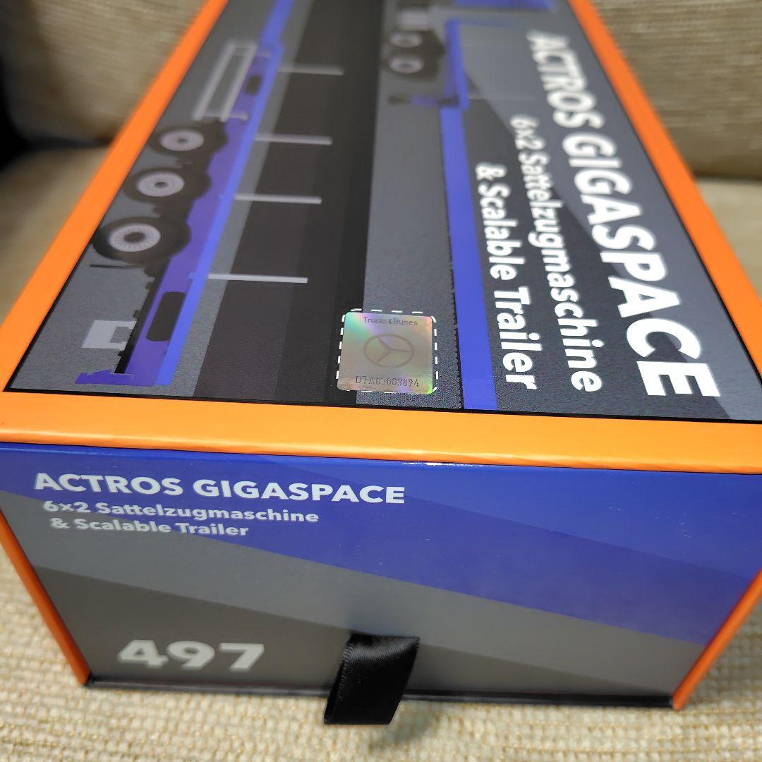 Mercedes-Benz ギガスペース スケーラブルトレーラーブルー