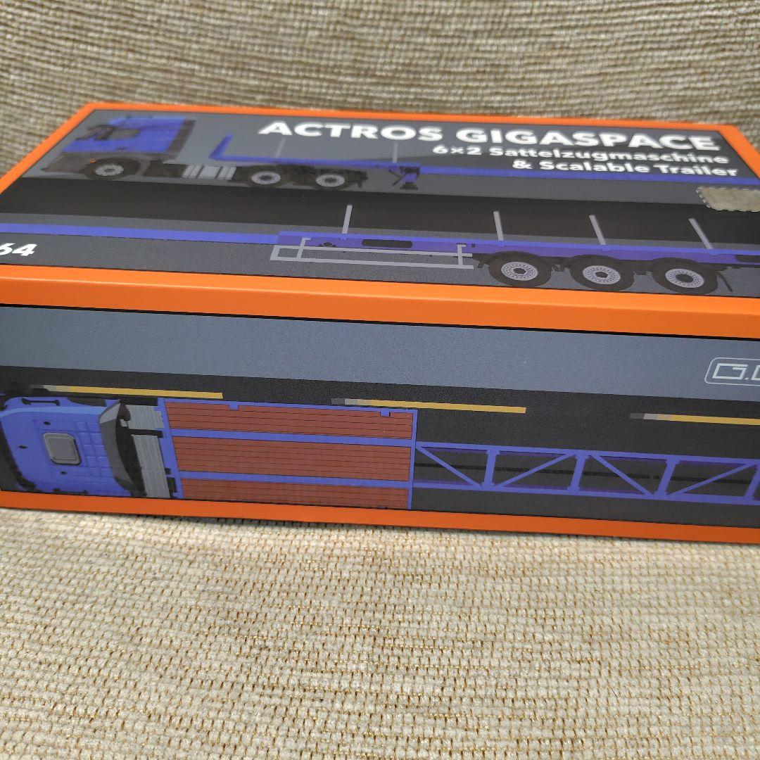 Mercedes-Benz ギガスペース スケーラブルトレーラーブルー