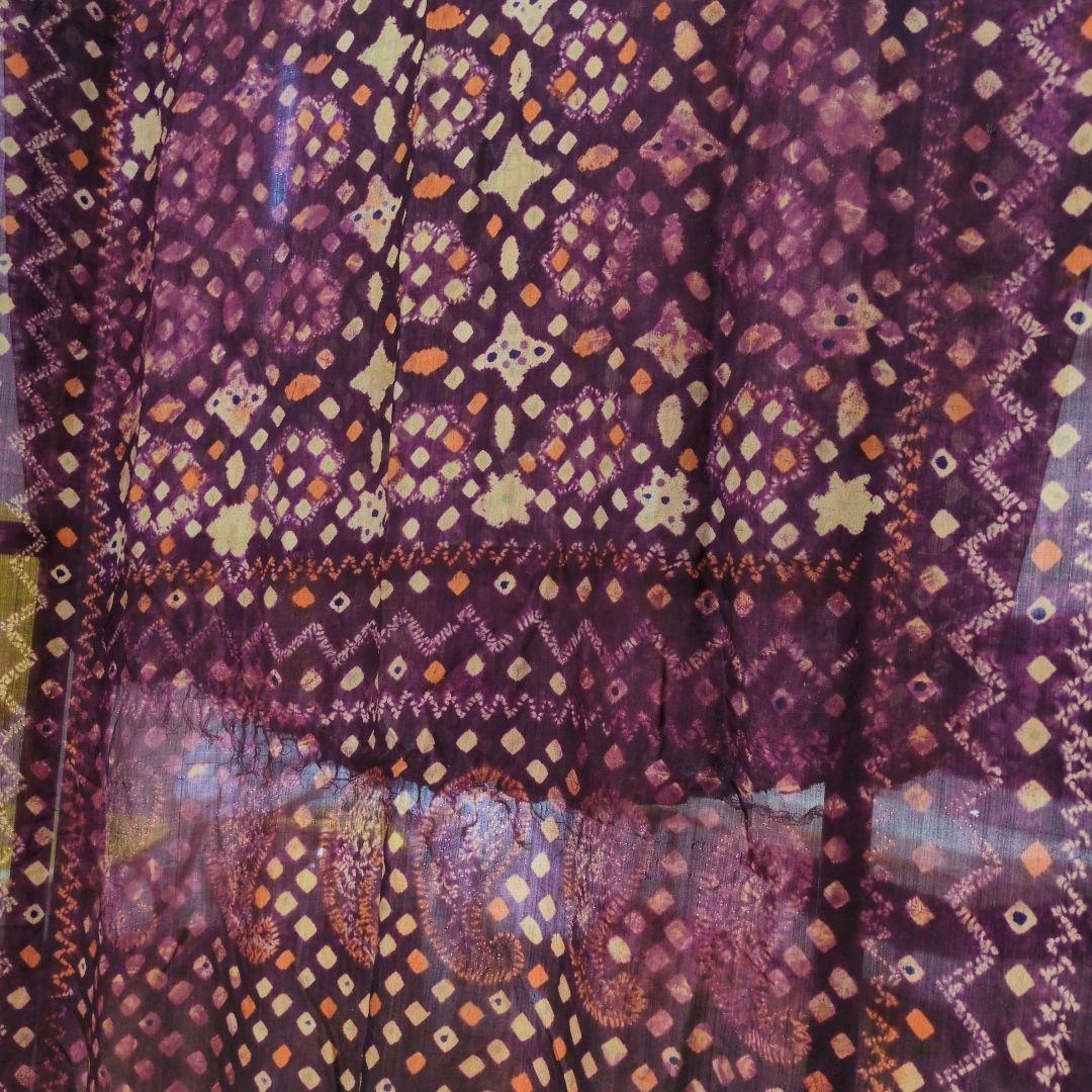 レア　希少品「壁掛け布」「飾り布」「タペストリー」「羽衣のように軽い布」「赤系」