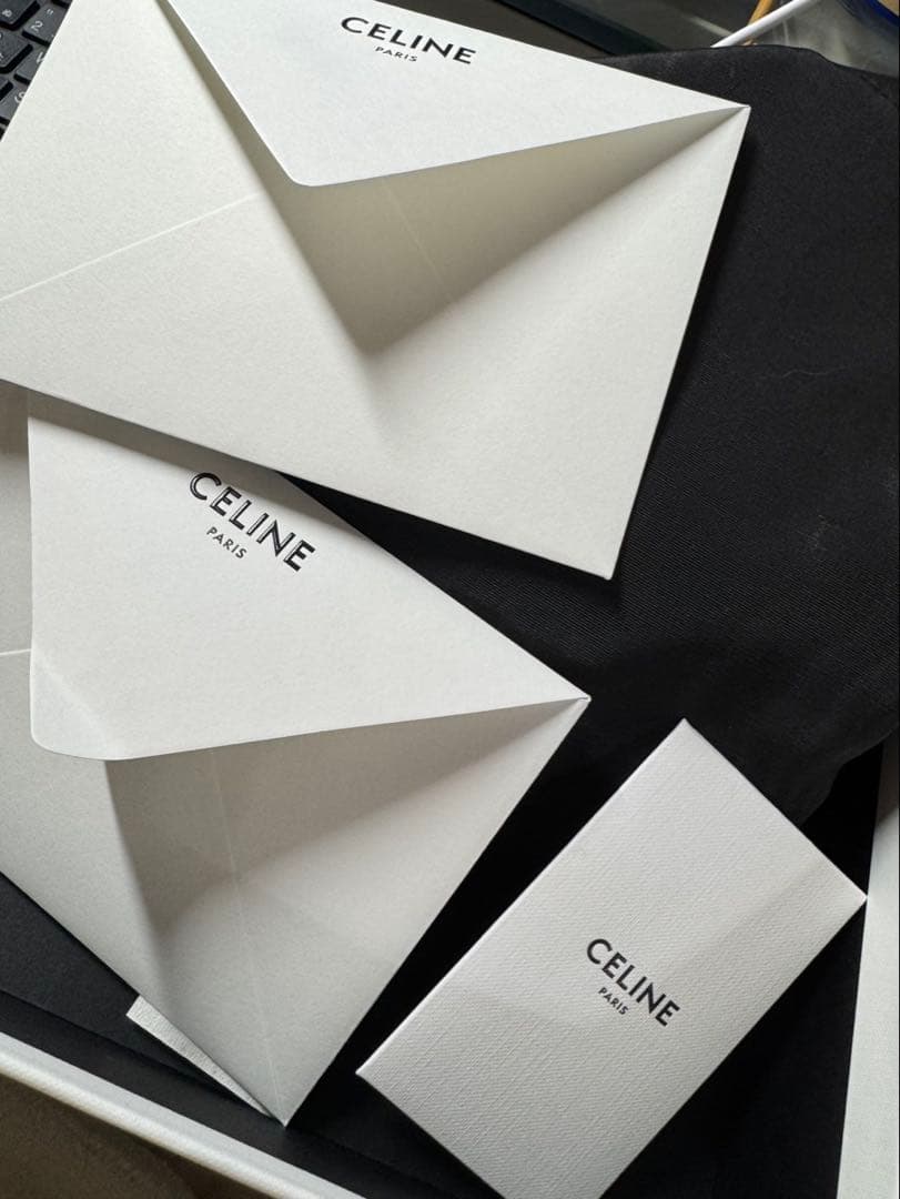 セリーヌ　ミディアム ストラップウォレット ニノ サプルグレインドカーフスキン