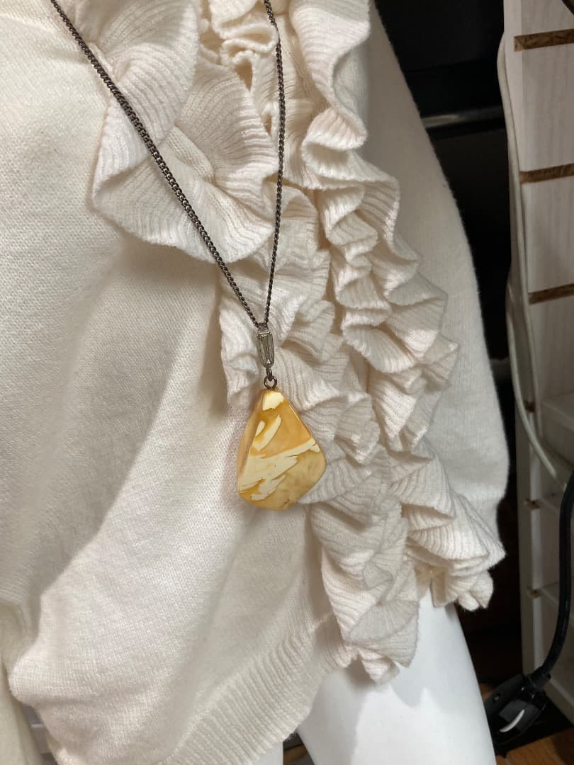 分厚い 8.13g ロイヤルアンバー 琥珀 バタースコッチ ペンダント