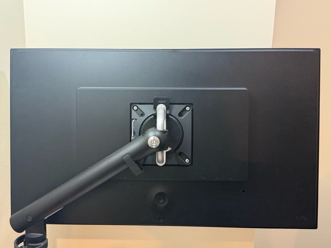 Eve Spectrum 4Kモニター 144Hz 1ms 27インチ