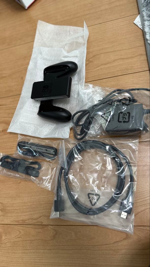 Nintendo Switch 本体 青・赤 Joy-Con 付属品付き