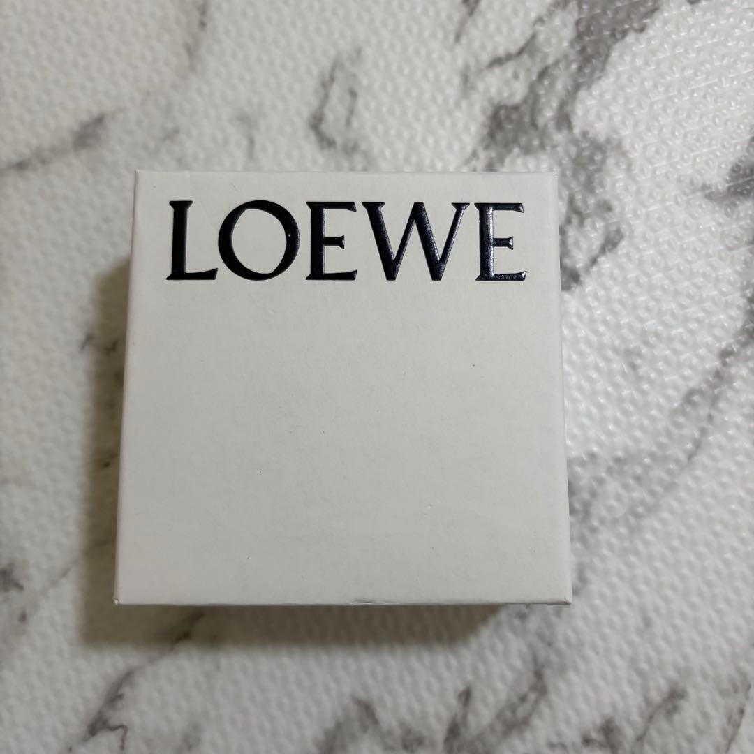 LOEWE アナグラムブローチ ゴールド　専用ポーチ付き