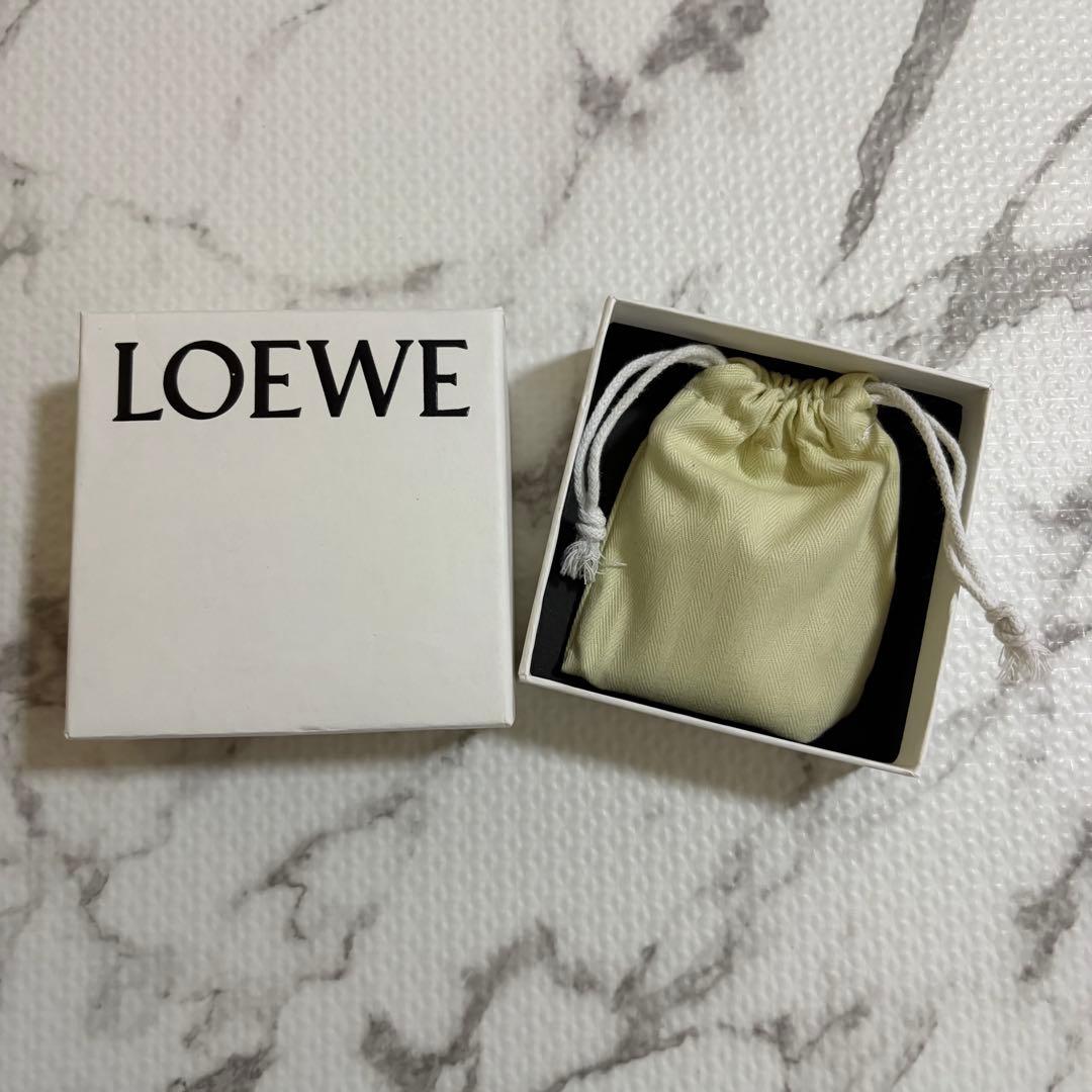 LOEWE アナグラムブローチ ゴールド　専用ポーチ付き