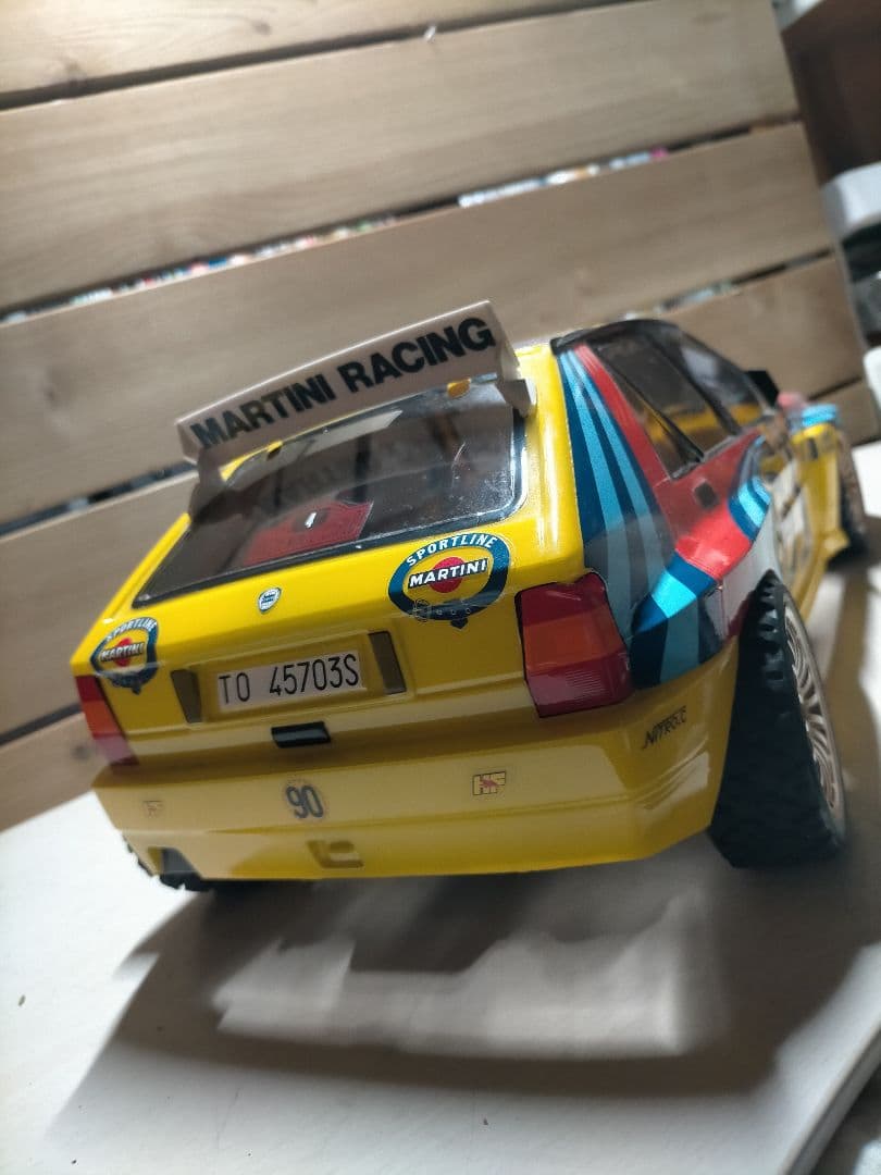 タミヤ　ランチア デルタ　1/10　ボディのみ　マルティーニカラー