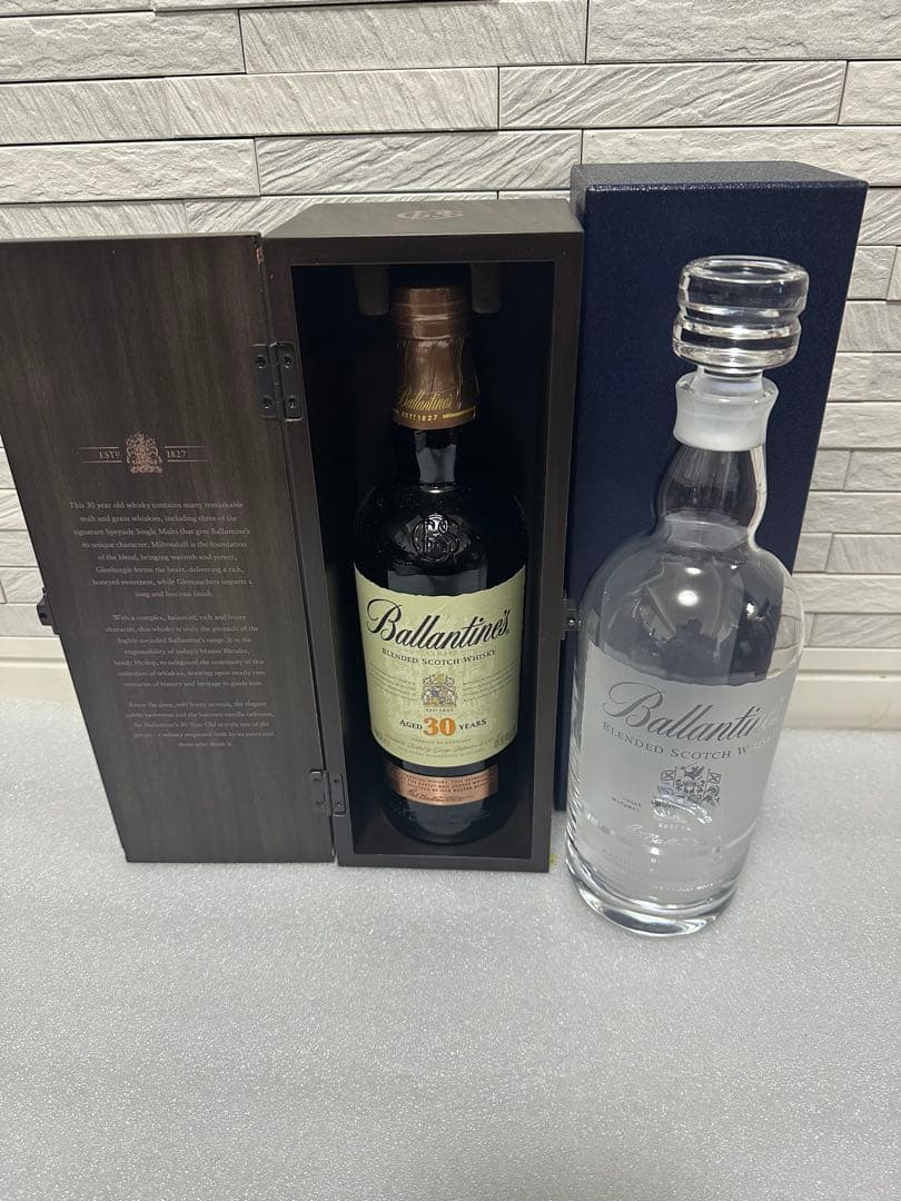 Ballantine's 30年 700ml 化粧箱　クリスタルボトルセット