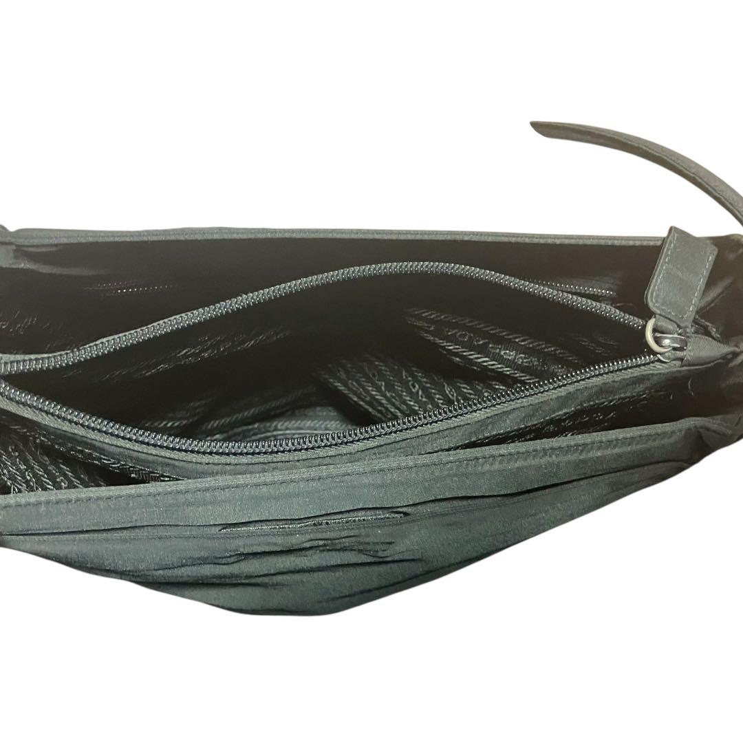 PRADA 三角ロゴ　ワンショルダーバッグ　肩掛け　ナイロン　ブラック　三層