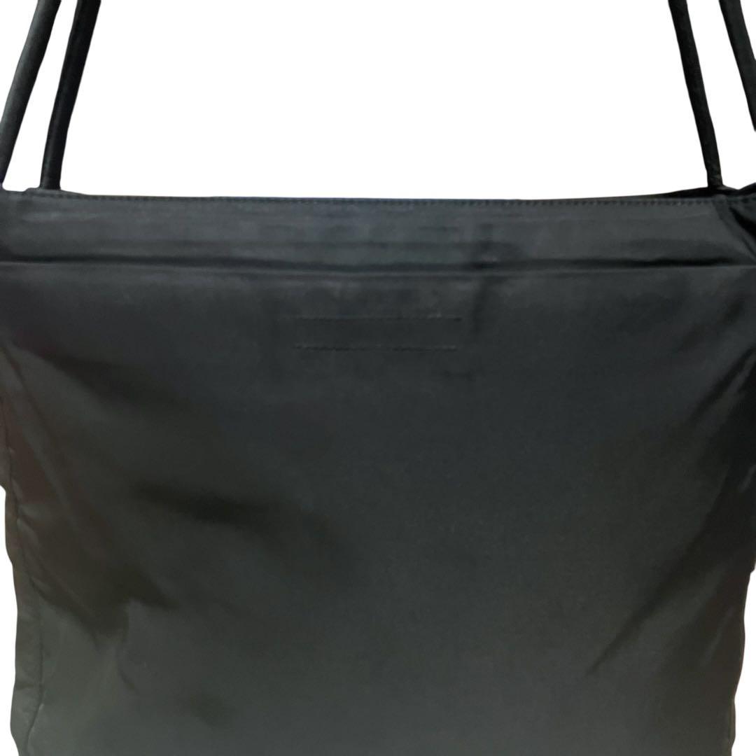 PRADA 三角ロゴ　ワンショルダーバッグ　肩掛け　ナイロン　ブラック　三層