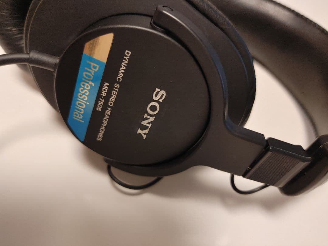 SONY モニターヘッドホン　MDR-7506