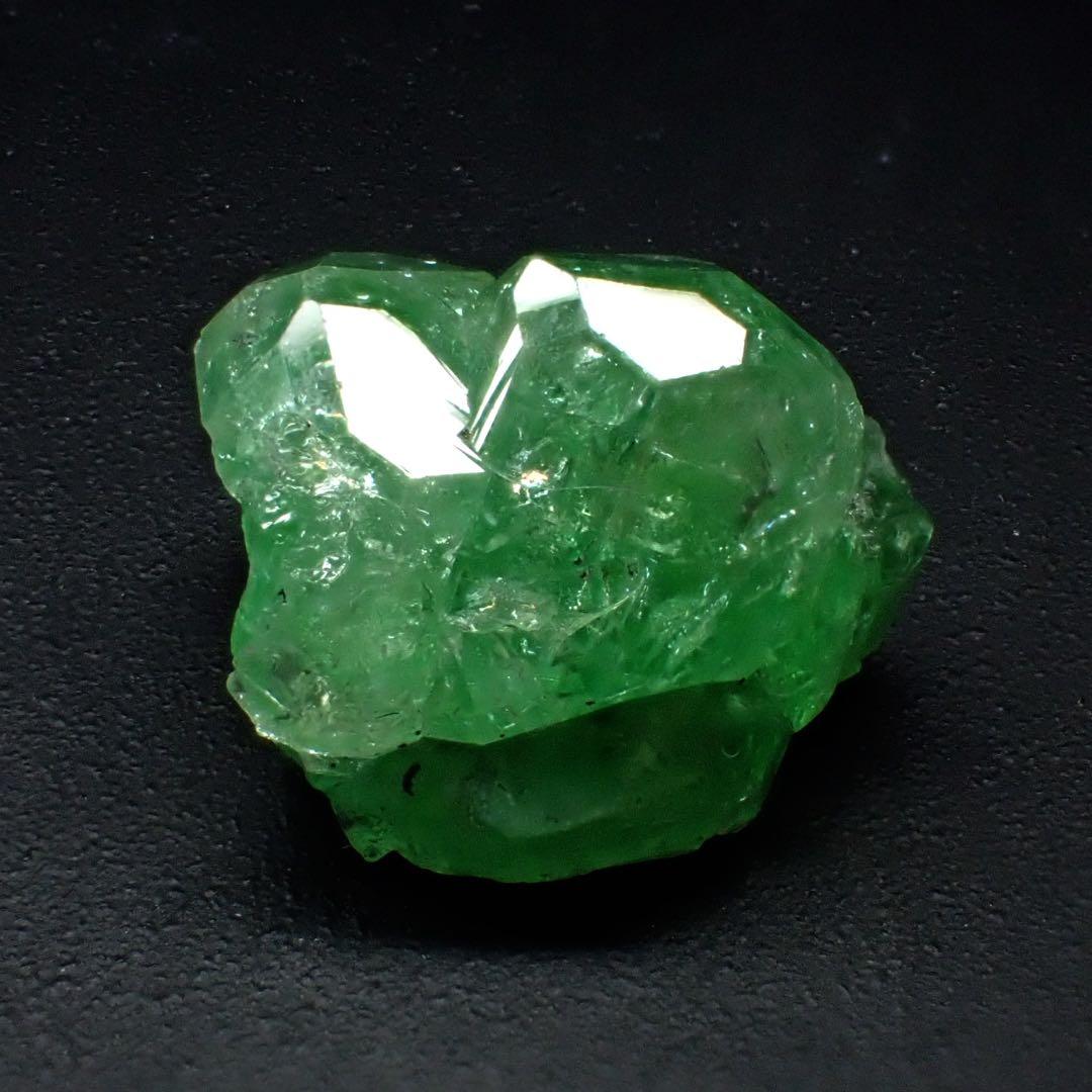 【タンザニア産】グロッシュラーガーネット(ツァボライト)