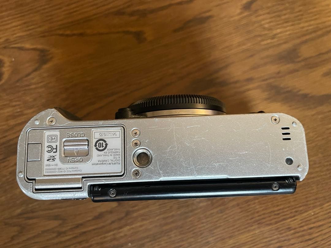 【ジャンク品】FUJIFILM X-T10 シルバー レンジファインダーカメラ