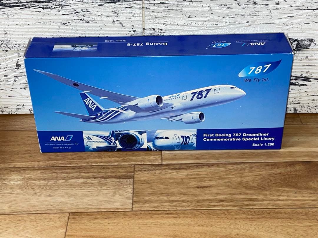 [非売品]ANA B787-8 鯖塗装 1/200 We fly 1st木製台座