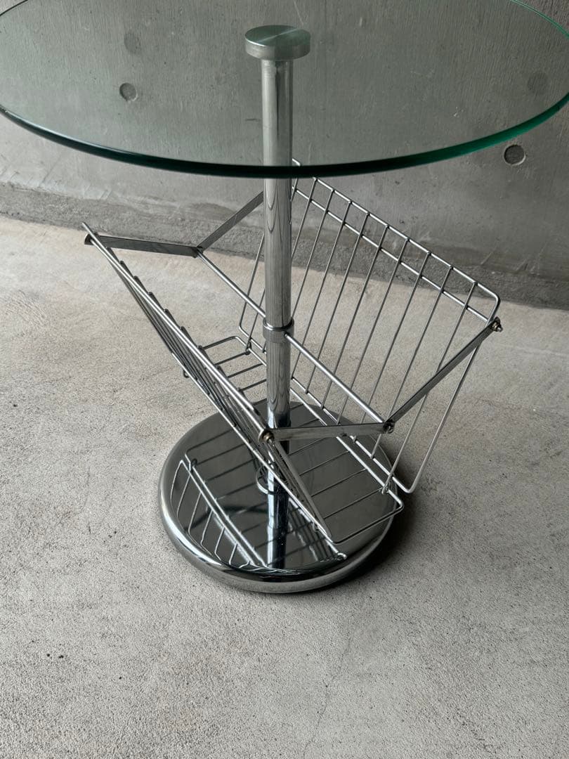 モダン　マガジンラックサイドテーブル　ミッドセンチュリー　スペースエイジ