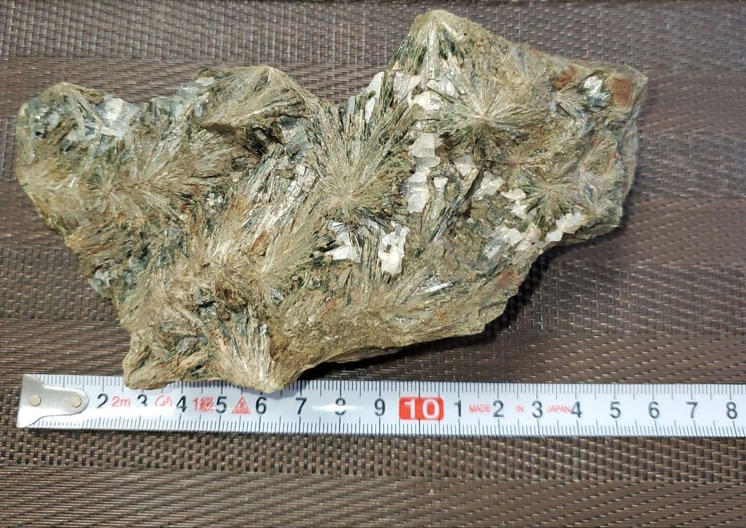 【貴重】灰鉄輝石 菊寿石 岐阜県 山県市 柿野東洞 柿野鉱山 鉱石 原石 国産