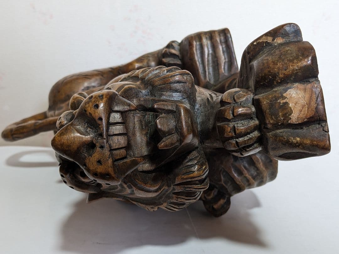 ♦木彫 虎 透し彫り 一点物 飴色 トラ 寅 干支 縁起物 置物古美術品 骨董品