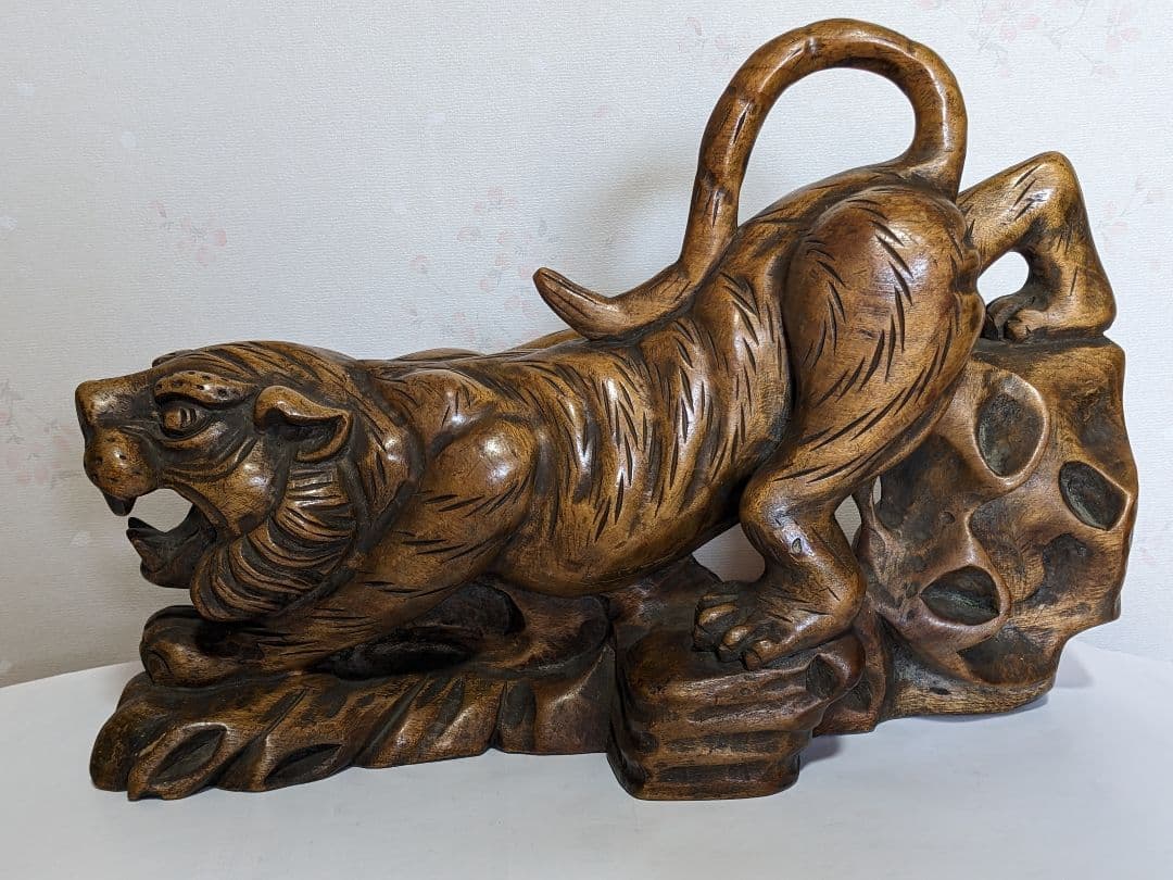 ♦木彫 虎 透し彫り 一点物 飴色 トラ 寅 干支 縁起物 置物古美術品 骨董品