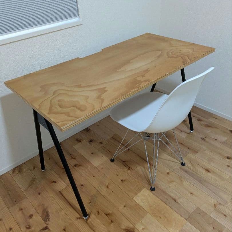 ジャーナルスタンダード　デスク