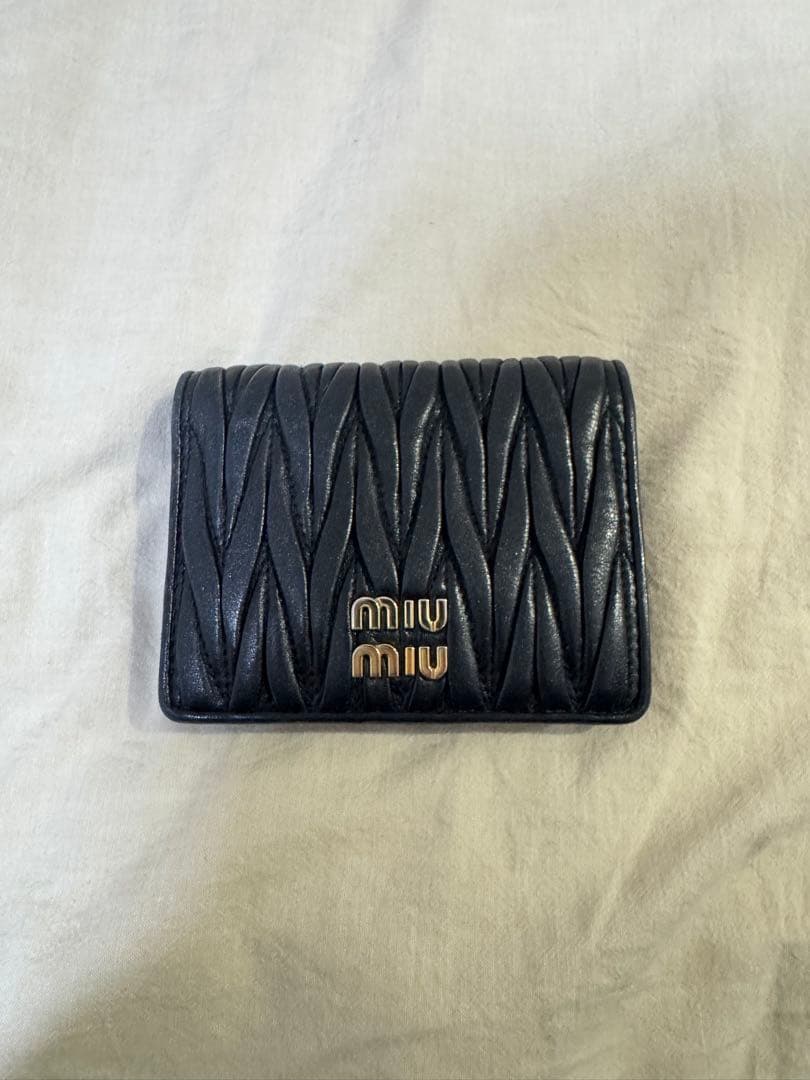MIU MIU マテラッセ ブラック 二つ折り財布