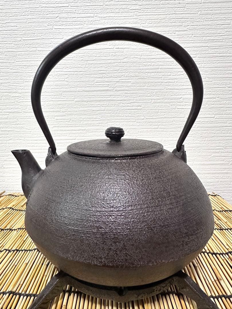 未使用、保管品　南部長文堂　長谷川 光昭造　駒形糸目　南部鉄瓶　南部鉄器　鉄瓶