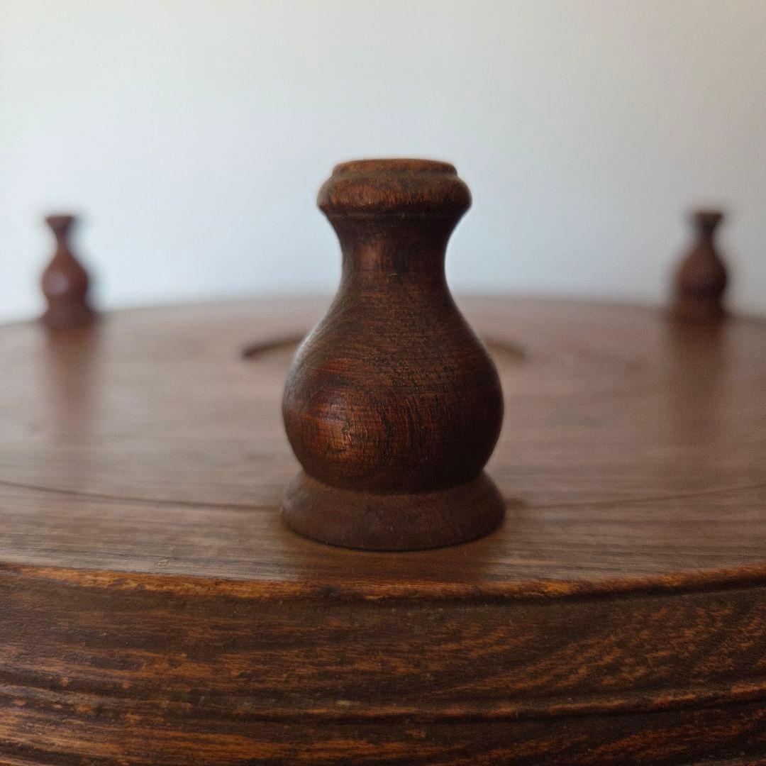 アンティーク雑貨　丸膳　花台　飾り台　ディスプレイ台　古物　三つ脚　展示台