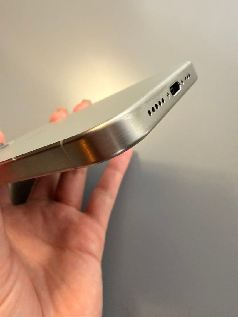 【美品】iPhone 15 Pro 128GB ナチュラルチタニウム