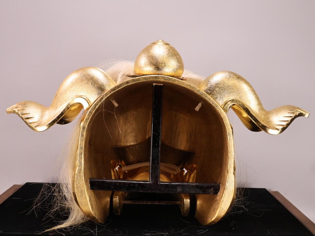 BK193　井波彫刻　名工　横山白汀　晩年作　「 金獅子 」　木彫　高さ34㎝