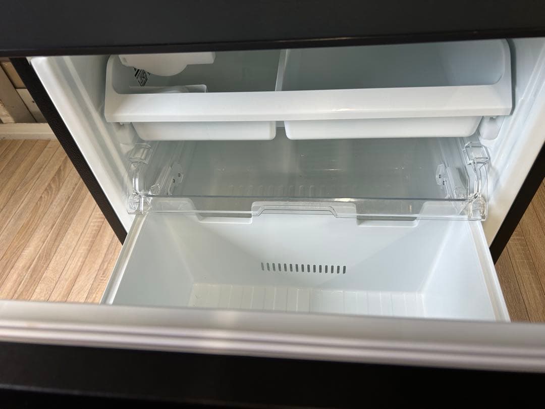 ①【美品】2025年製　TOSHIBA 3ドア冷蔵庫 GR-W33SC(KZ)