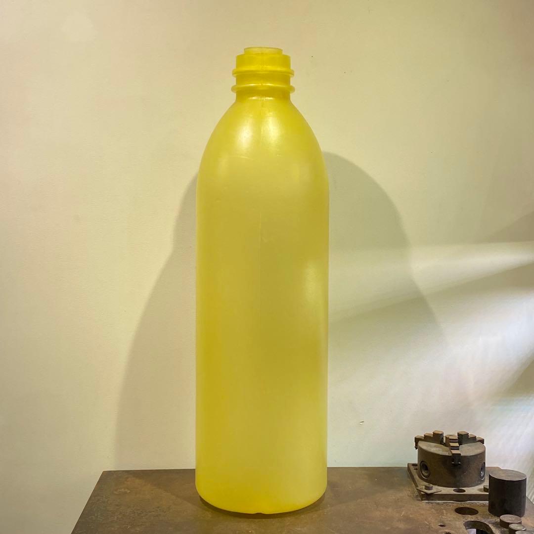 ポップでモダンな大きなプラスチックイエローボトル オブジェ 什器 ポストモダン