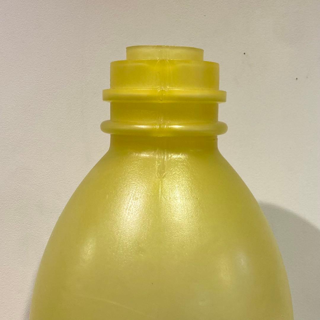 ポップでモダンな大きなプラスチックイエローボトル オブジェ 什器 ポストモダン