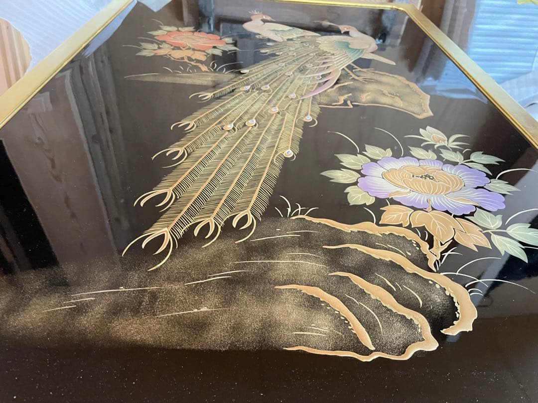 孔雀と花の装飾品