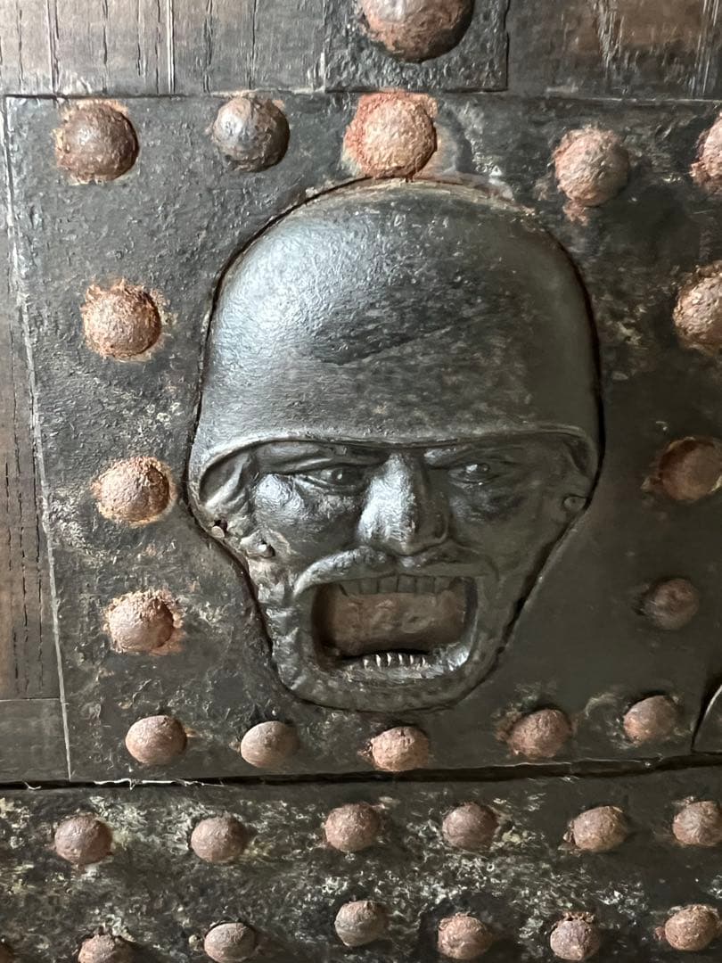 希少骨董 船箪笥 (金庫) 時代和箪笥 鉄地金具　隠し抽斗有　昭和レト兵士金具