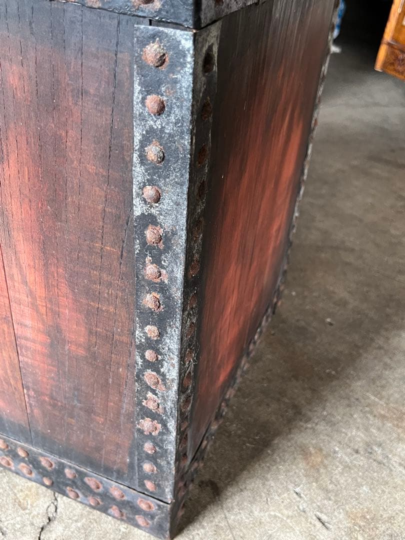 希少骨董 船箪笥 (金庫) 時代和箪笥 鉄地金具　隠し抽斗有　昭和レト兵士金具