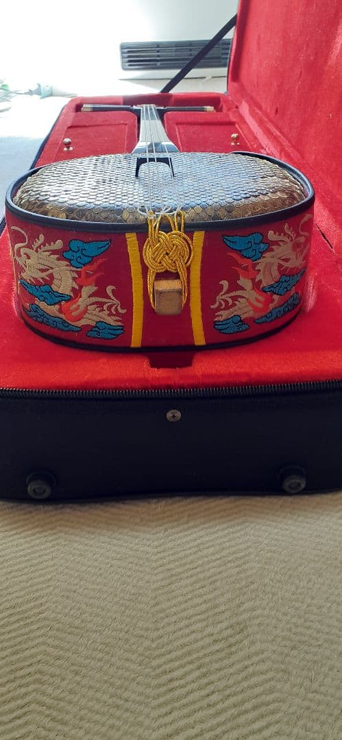 高級品沖縄三線豪華セット①☆ケース付属品多数☆両面本ヘビ革本蛇革リアルスネーク