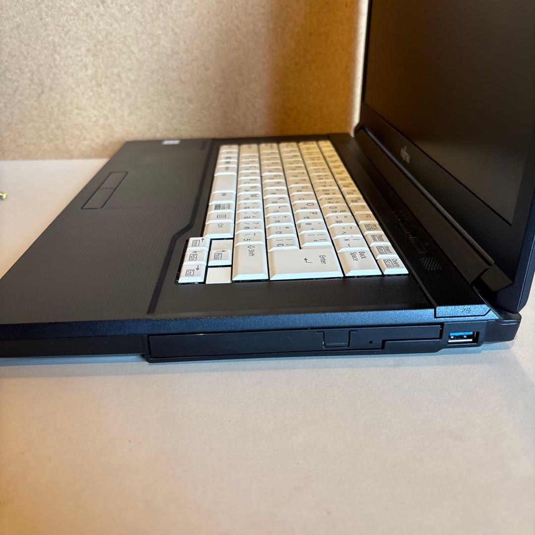 Windowsノート本体 Fujitsu A579/B Core i5(8265U)12GB/256GB