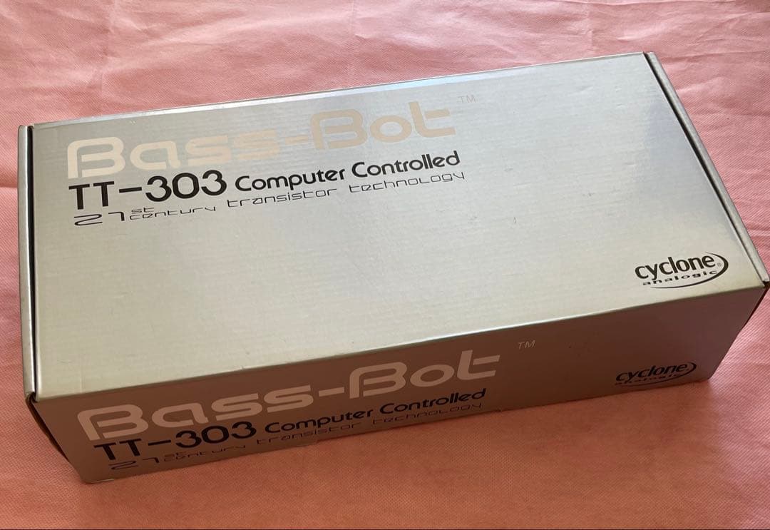 Cyclone TT-303 Bass Bot TB-303クローン