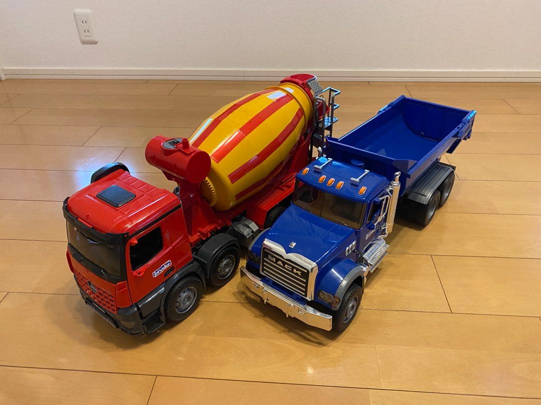 【ブルーダー】 2台セット ミキサー車 ベンツ ハーフパイプダンプトラック