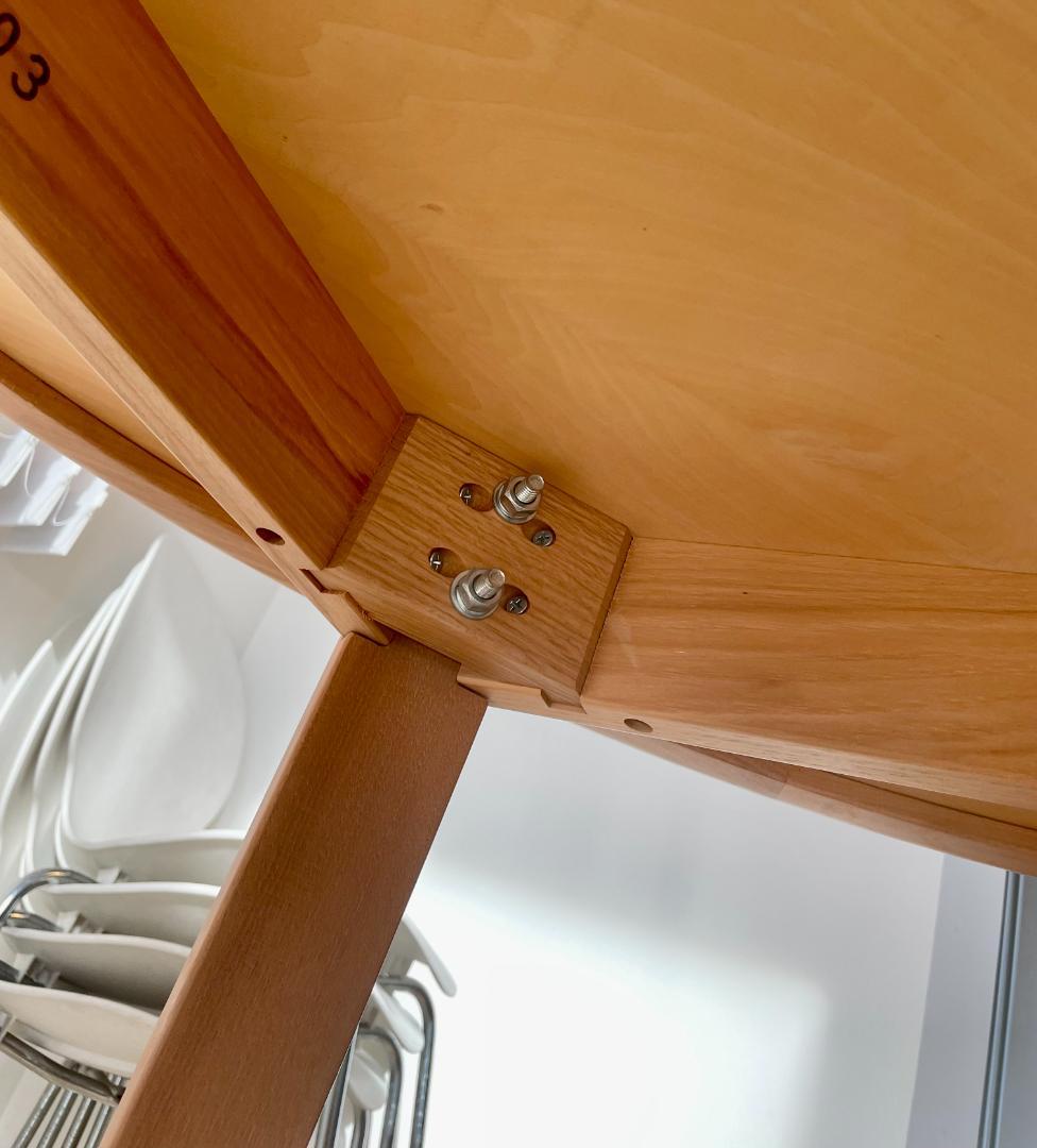 旭川家具 カンディハウス ルントオム（木製丸テーブル）