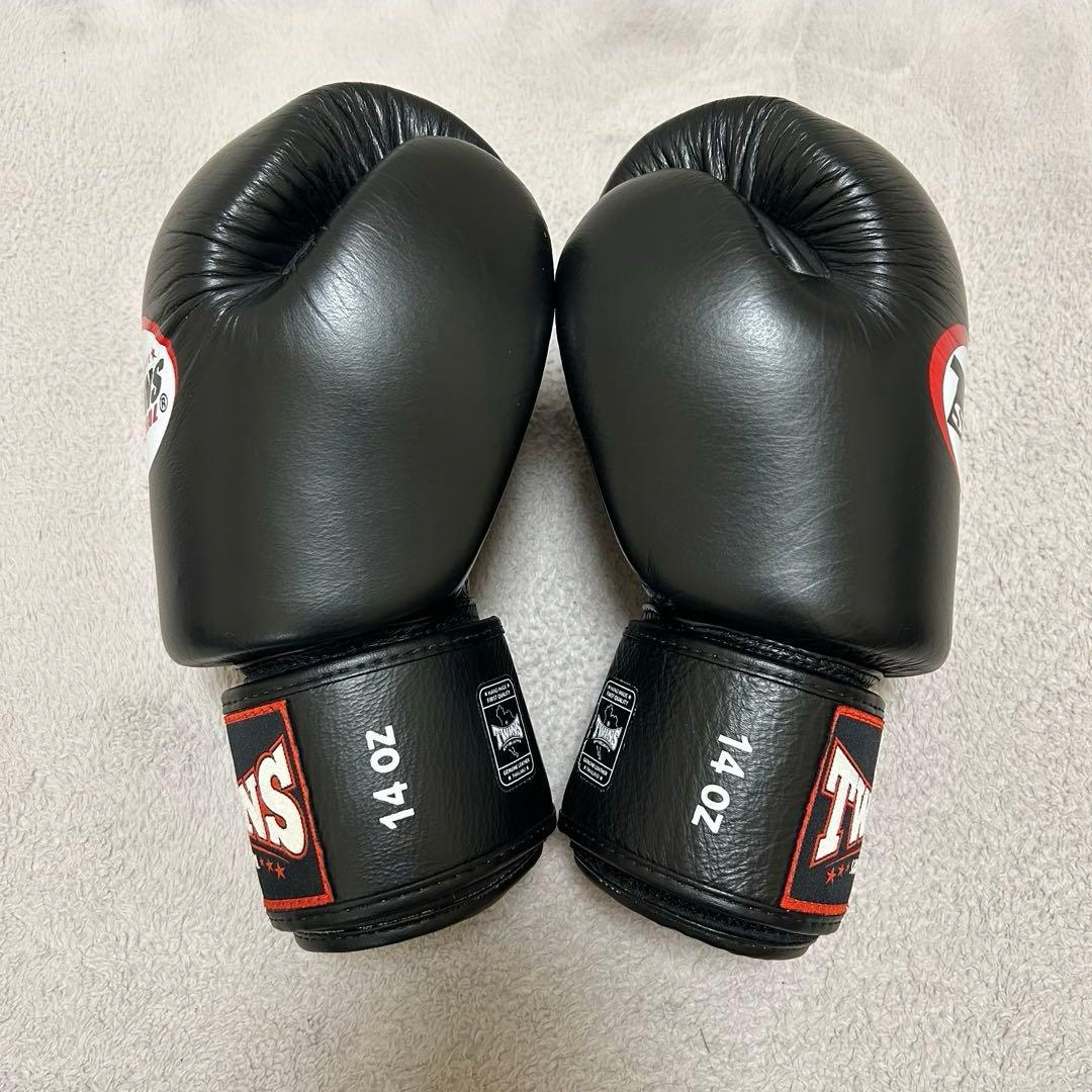 TWINS ボクシンググローブ　ツインズ　キックボクシング　グローブ
