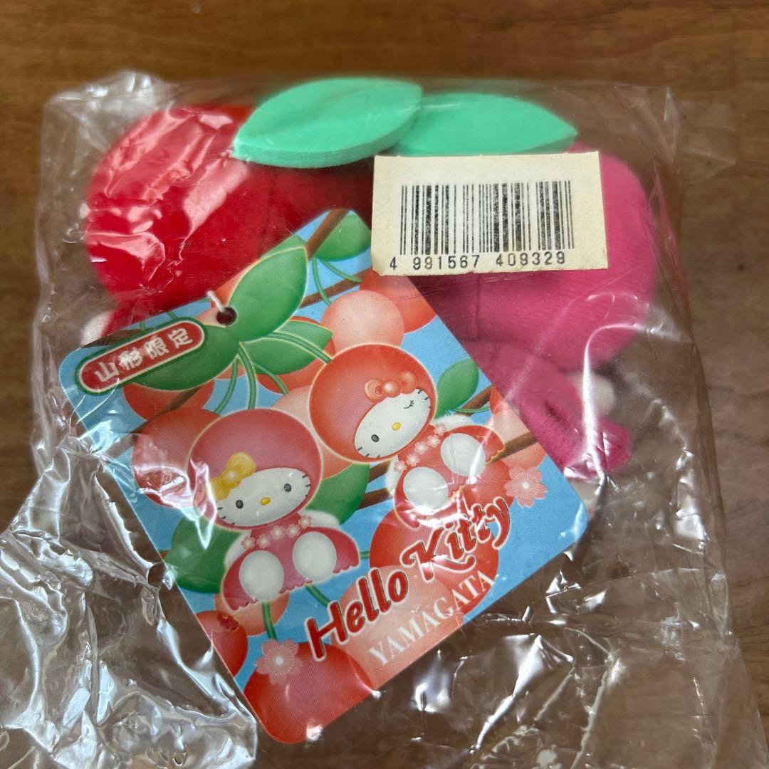 山形限定　さくらんぼ　ハローキティぬいぐるみキーホルダー