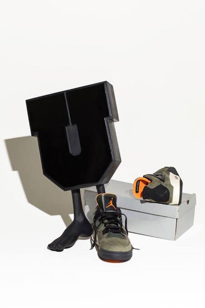 UNDEFEATED　メディコムトイ　黒