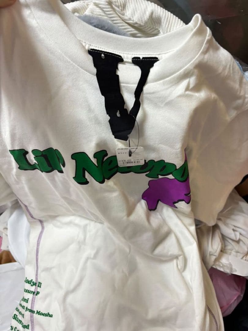 VLONE Lil‘ Newport Tシャツ