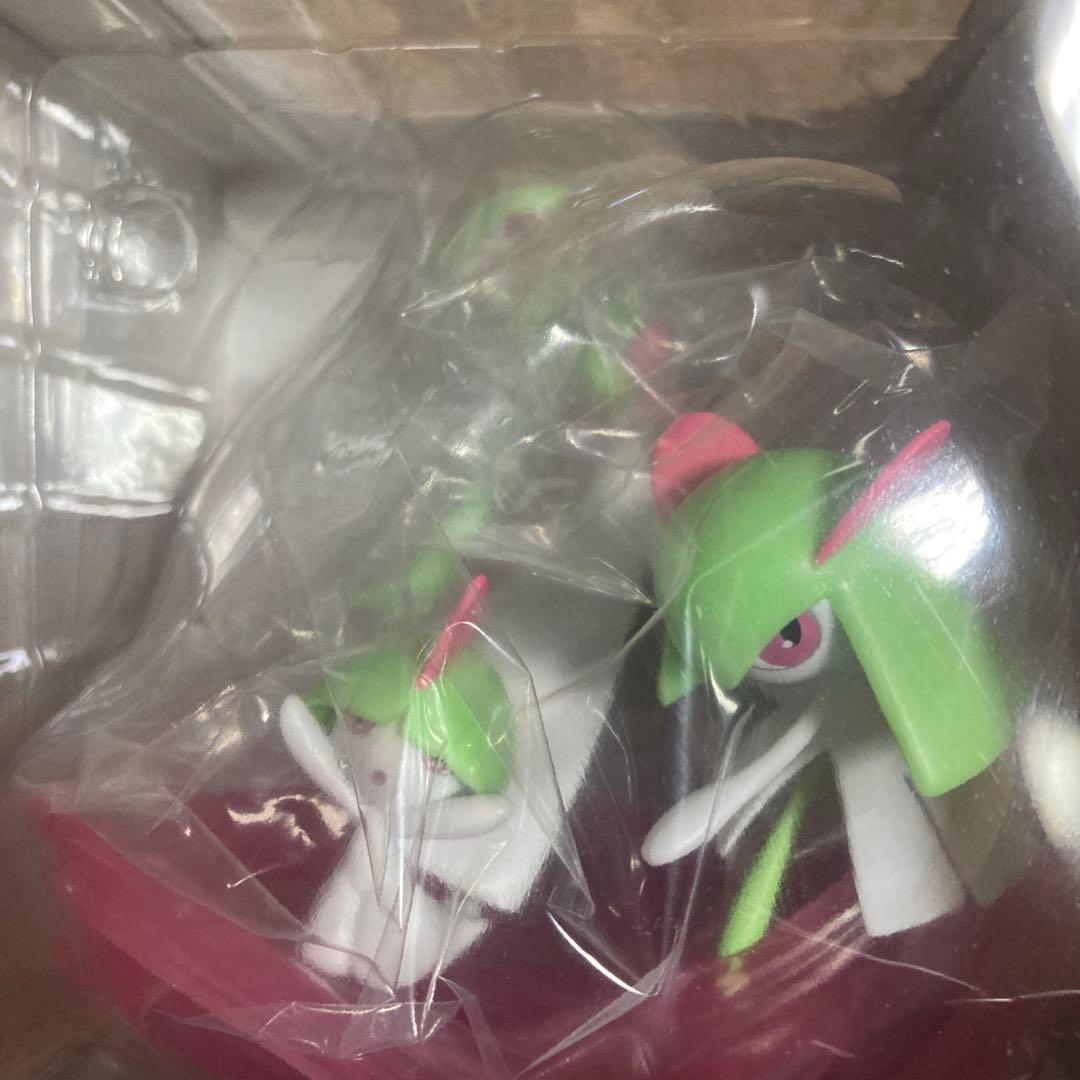 ポケモン　ライトアップフィギュア ラルトス キルリア サーナイト　新品