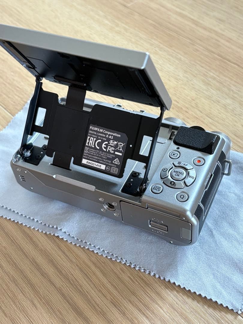 【最終値下げ】フジフィルム ミラーレス一眼 X-A5