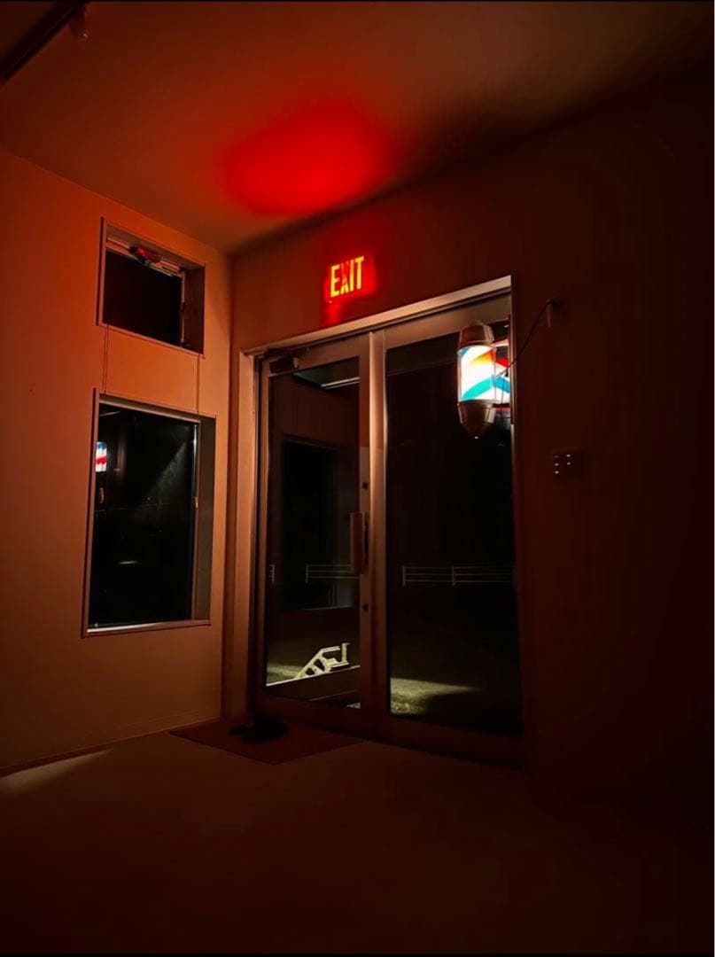 EXIT US看板　出口灯