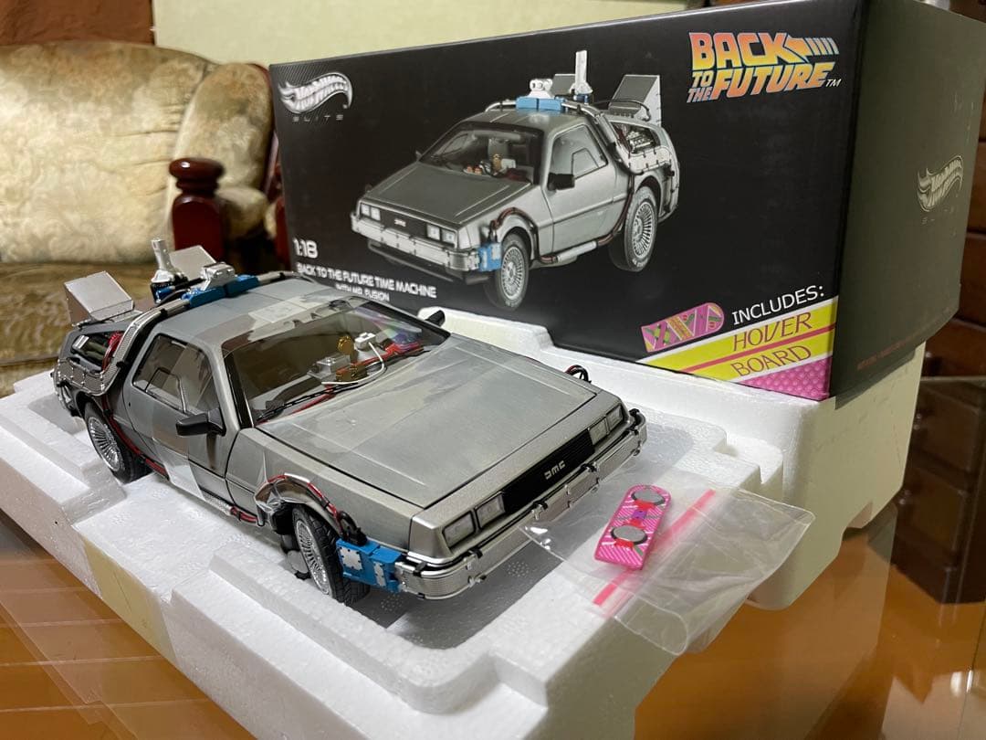 価格変更1/18 ホットウィール バックトゥーザフューチャー デロリアン未展示品