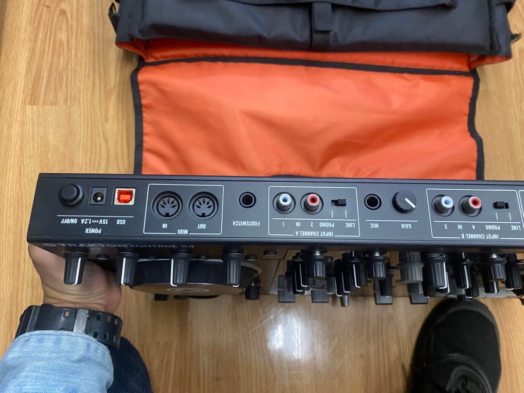 【動作確認済み】TRAKTOR KONTROL S4 DJコントローラー